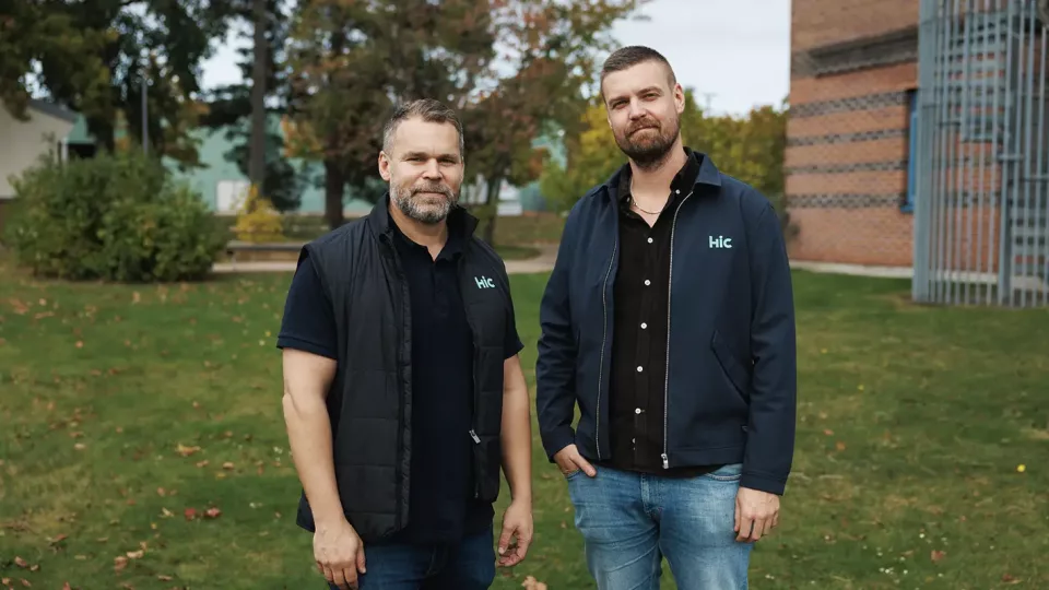 Christofer Almén och Anton Vestesson står ijämte varann